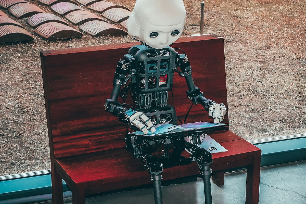 Robot reading a tablet, representing AI and machine learning solutions